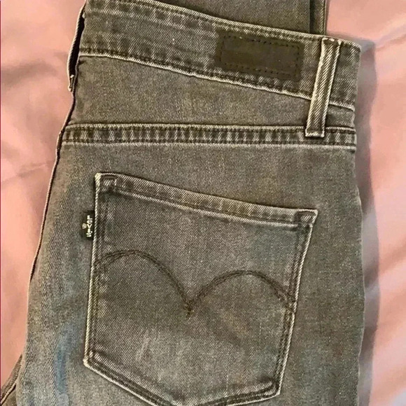 Levi’s High Rise Skinny Jean with Ripped Knees - Picture 3 of 6